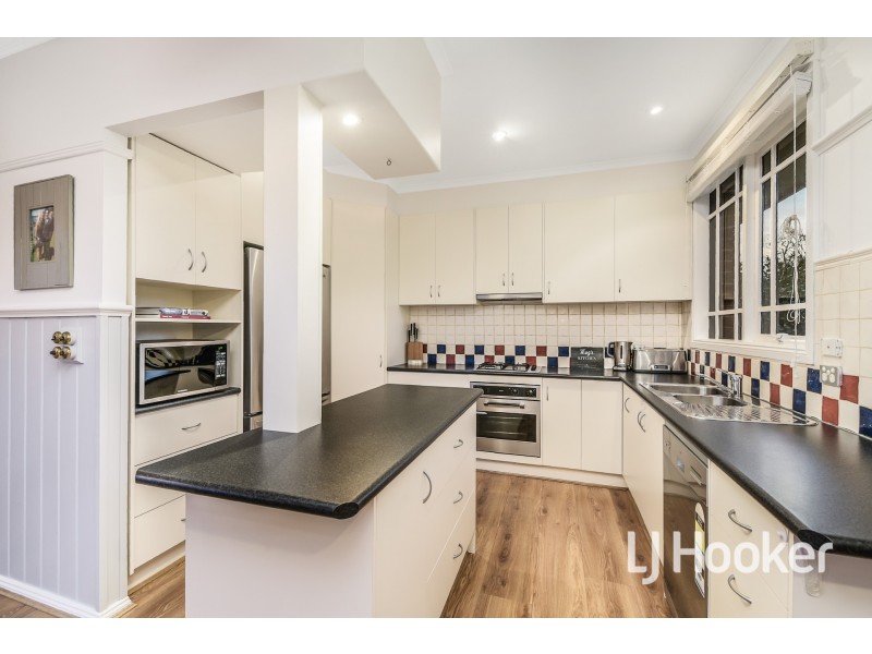 4 Meeking Drive, Pakenham VIC 3810