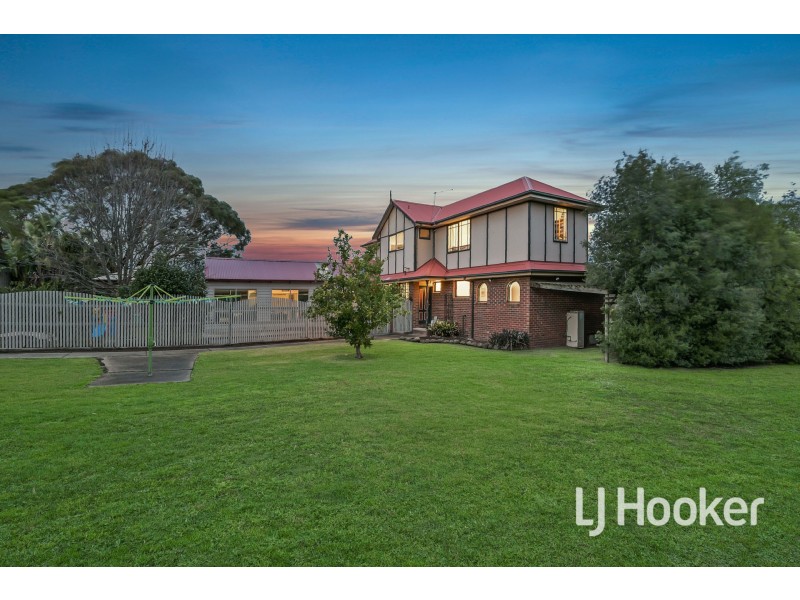 4 Meeking Drive, Pakenham VIC 3810