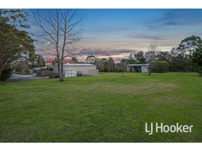 4 Meeking Drive, Pakenham VIC 3810