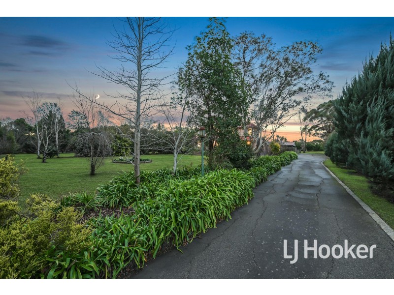4 Meeking Drive, Pakenham VIC 3810