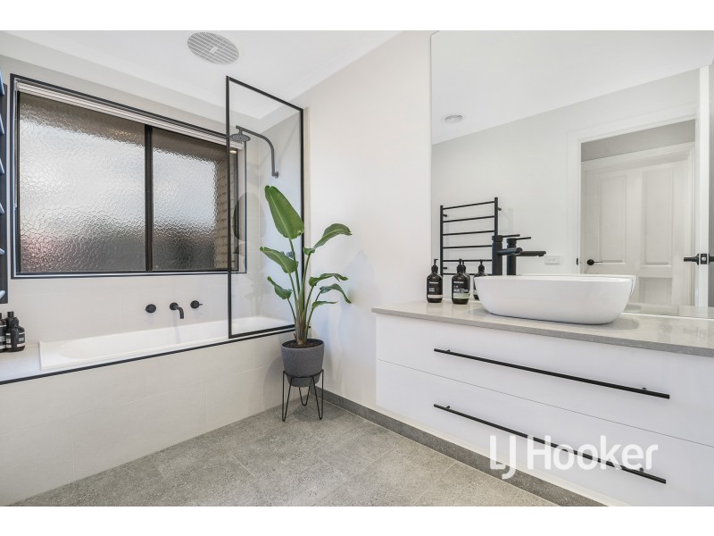 14 Storey Drive, Pakenham VIC 3810