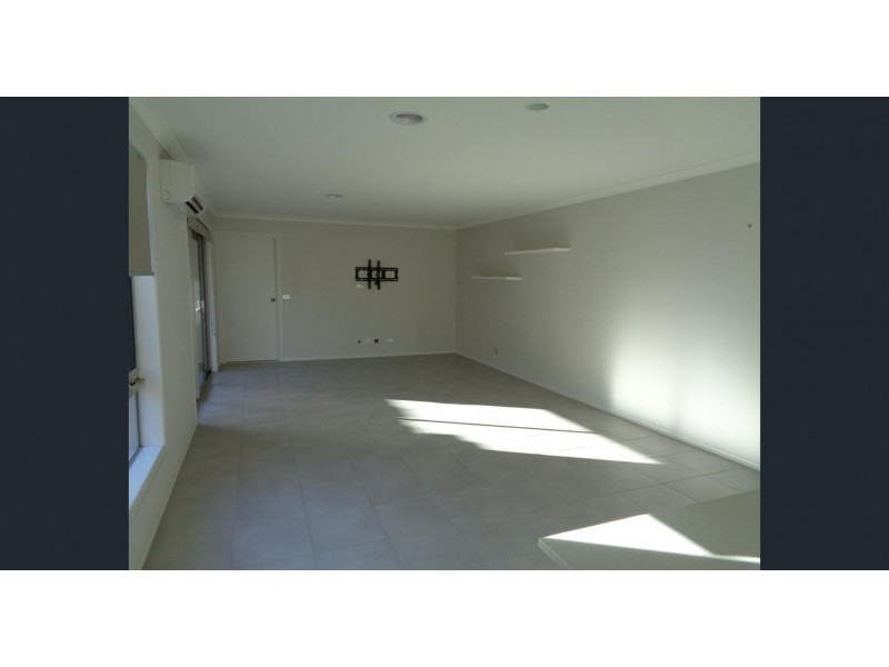 7 Harrison Way, Pakenham VIC 3810