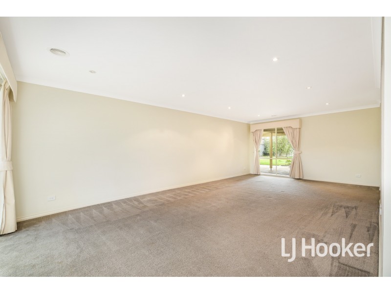 11 Oxley Drive, Pakenham VIC 3810