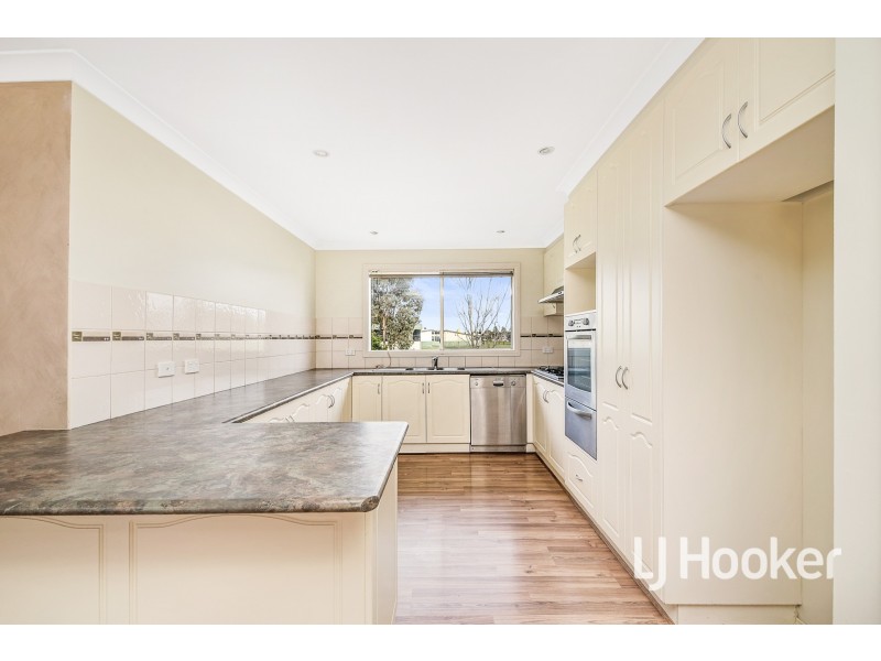 11 Oxley Drive, Pakenham VIC 3810