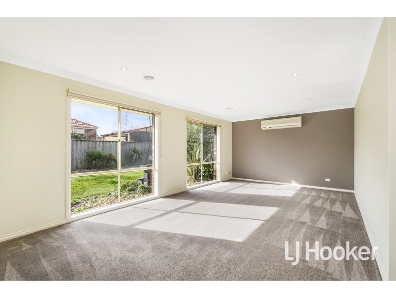 11 Oxley Drive, Pakenham VIC 3810