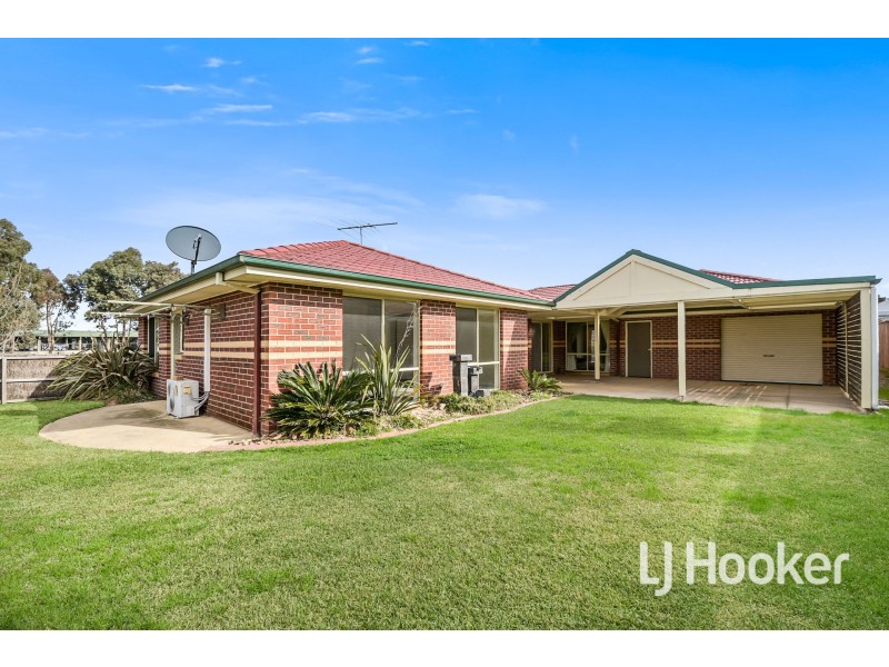 11 Oxley Drive, Pakenham VIC 3810