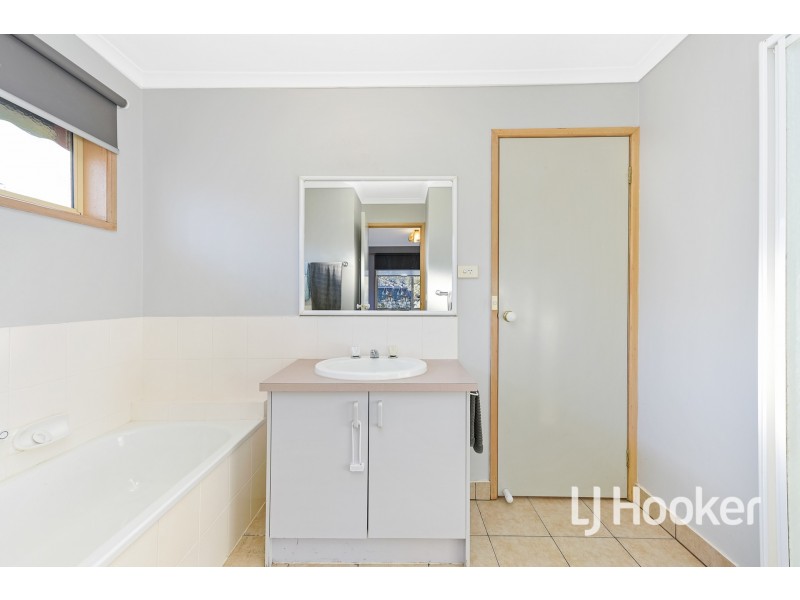 43 Maria Crescent, Pakenham VIC 3810