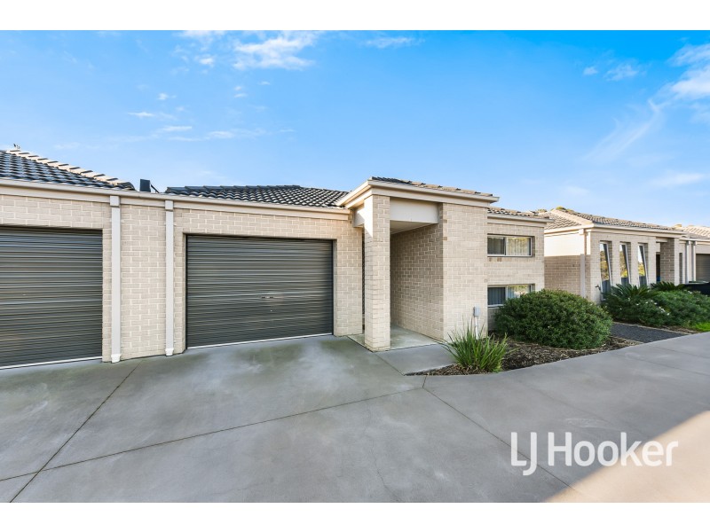 3/30 Sir Thomas Drive, Pakenham VIC 3810