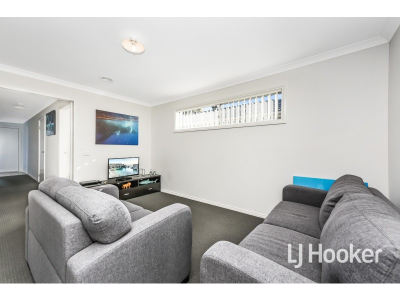 3/30 Sir Thomas Drive, Pakenham VIC 3810