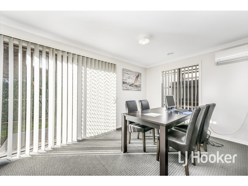 3/30 Sir Thomas Drive, Pakenham VIC 3810