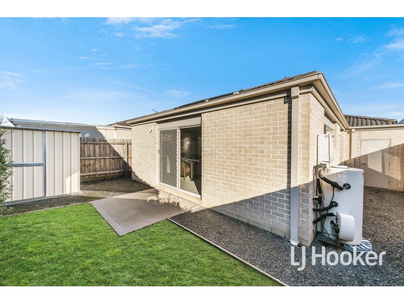3/30 Sir Thomas Drive, Pakenham VIC 3810