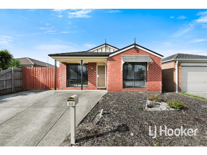 25 Wakenshaw Crescent, Pakenham VIC 3810