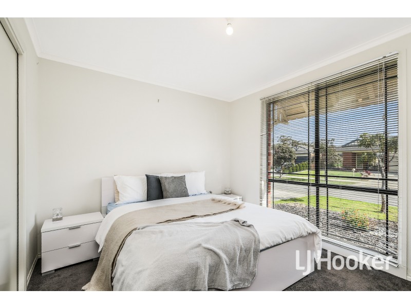 25 Wakenshaw Crescent, Pakenham VIC 3810