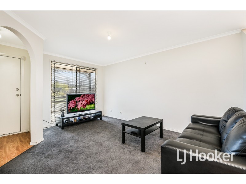 25 Wakenshaw Crescent, Pakenham VIC 3810