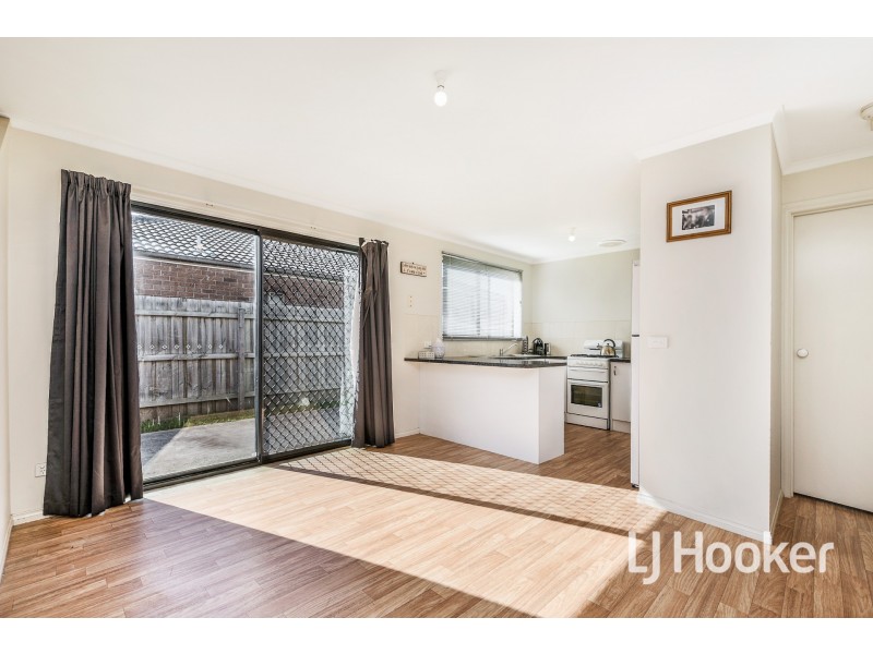 25 Wakenshaw Crescent, Pakenham VIC 3810