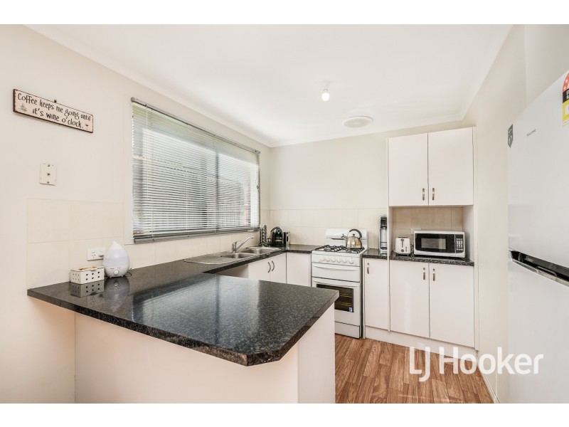 25 Wakenshaw Crescent, Pakenham VIC 3810