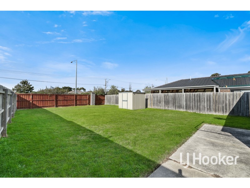 25 Wakenshaw Crescent, Pakenham VIC 3810
