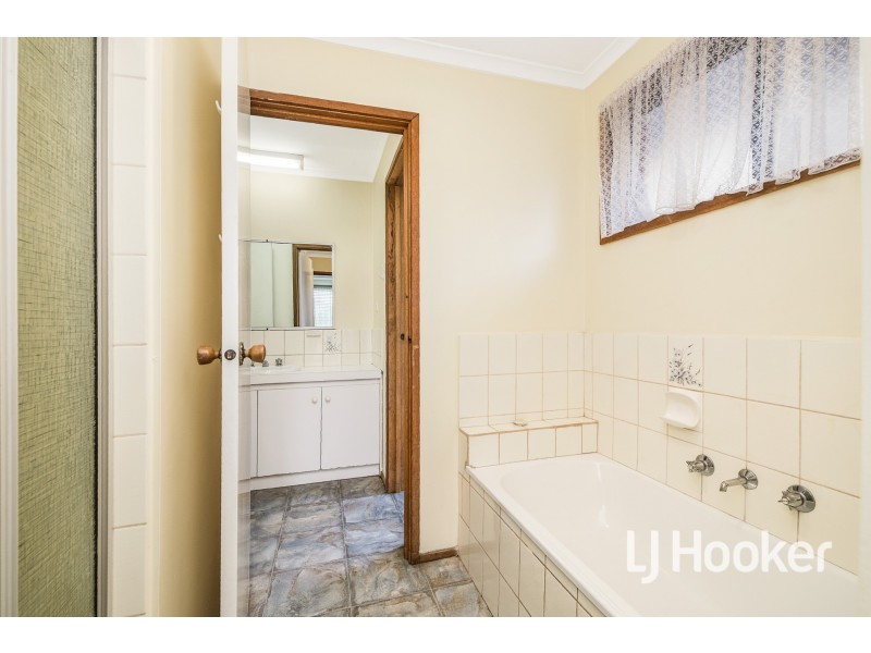 20 Kingston Avenue, Pakenham VIC 3810