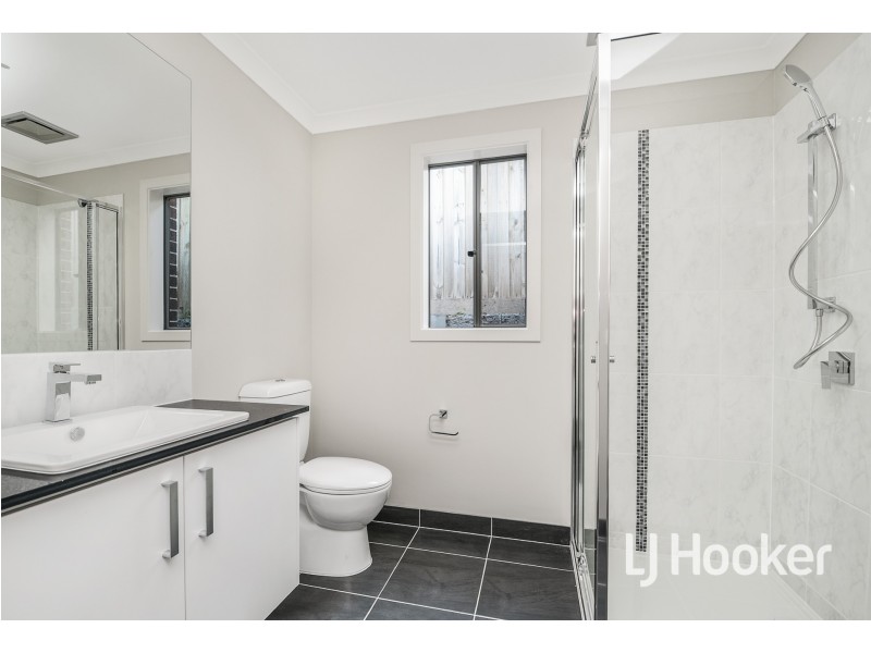 22 Redleaf Avenue, Warragul VIC 3820