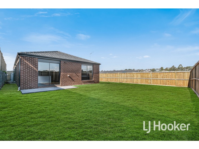 22 Redleaf Avenue, Warragul VIC 3820