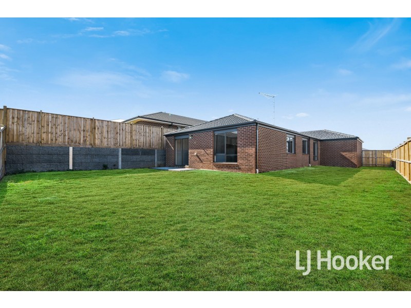 22 Redleaf Avenue, Warragul VIC 3820