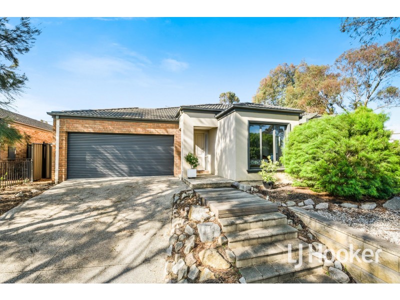 2 Huron Parkway, Pakenham VIC 3810