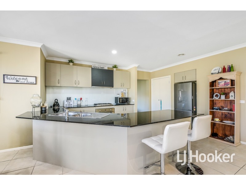 2 Huron Parkway, Pakenham VIC 3810