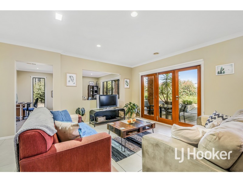 2 Huron Parkway, Pakenham VIC 3810