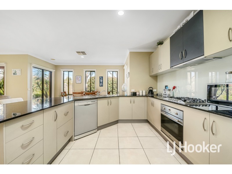 2 Huron Parkway, Pakenham VIC 3810