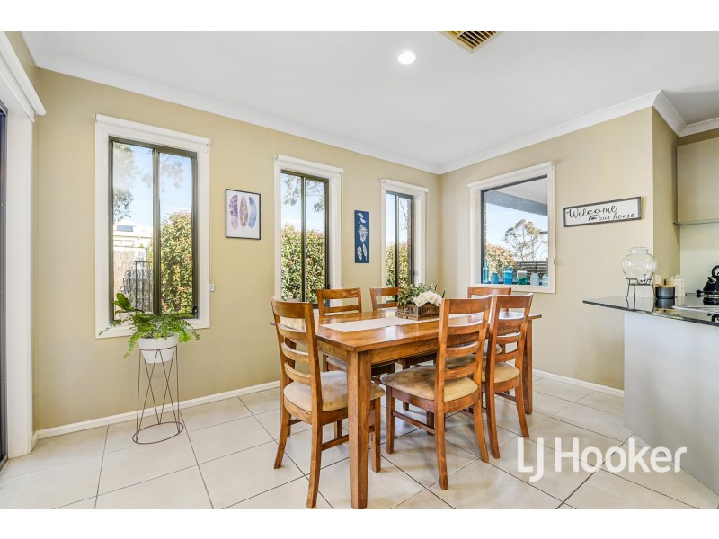 2 Huron Parkway, Pakenham VIC 3810