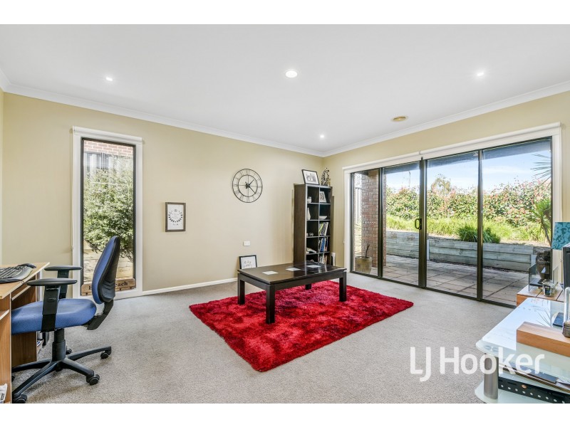 2 Huron Parkway, Pakenham VIC 3810