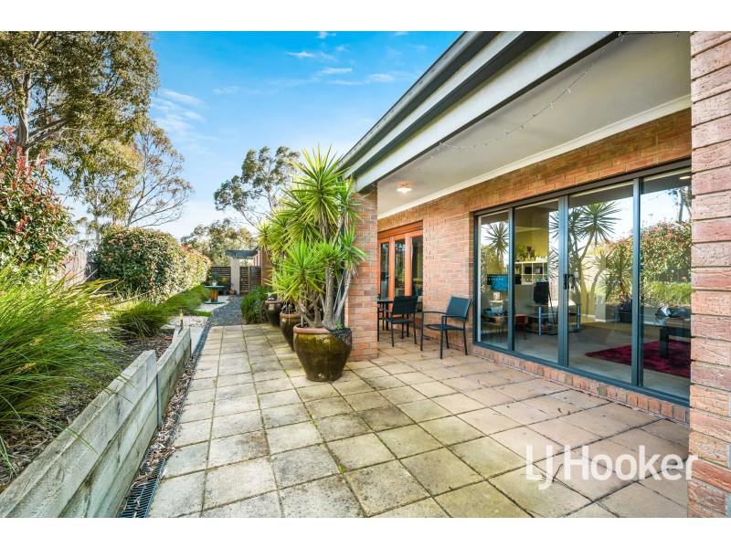2 Huron Parkway, Pakenham VIC 3810