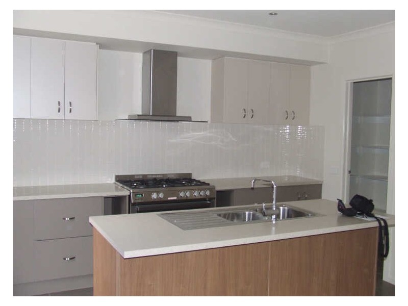 8 Ibis Close, Pakenham VIC 3810