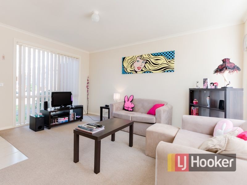 4/3 Hale Place, Pakenham VIC 3810
