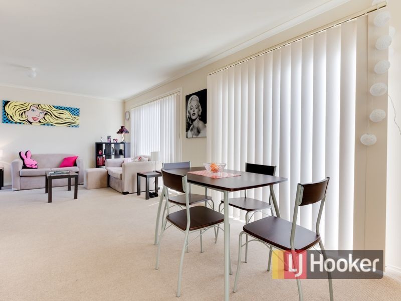 4/3 Hale Place, Pakenham VIC 3810