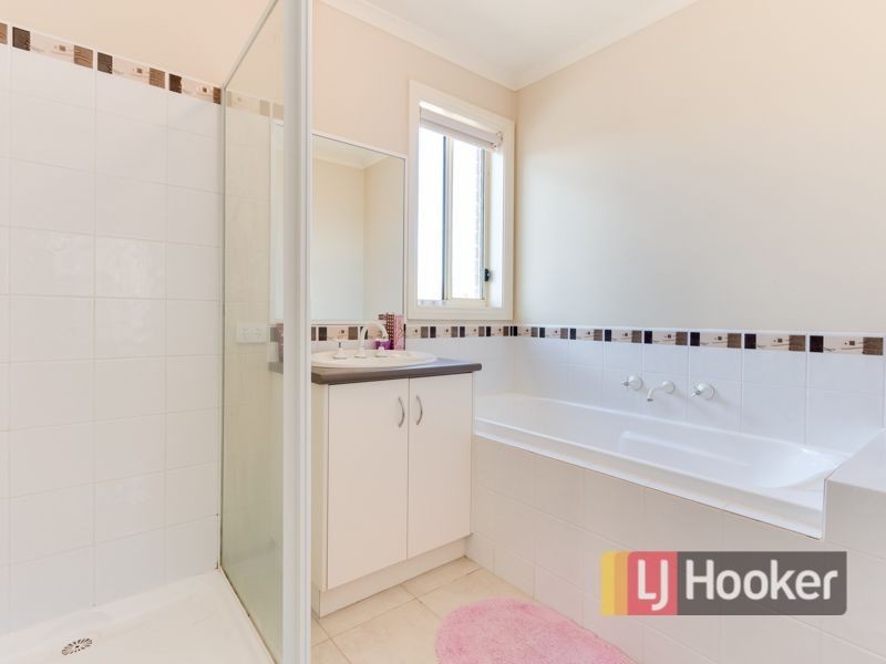 4/3 Hale Place, Pakenham VIC 3810