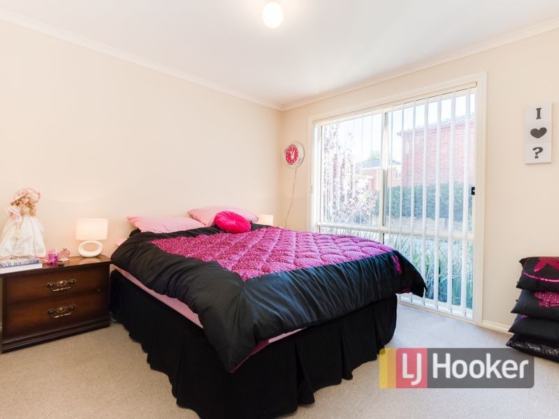 4/3 Hale Place, Pakenham VIC 3810