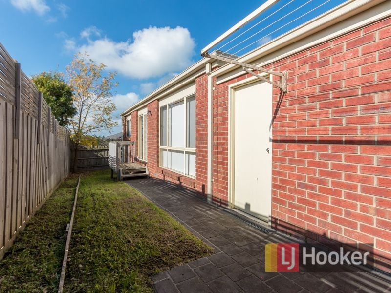 4/3 Hale Place, Pakenham VIC 3810