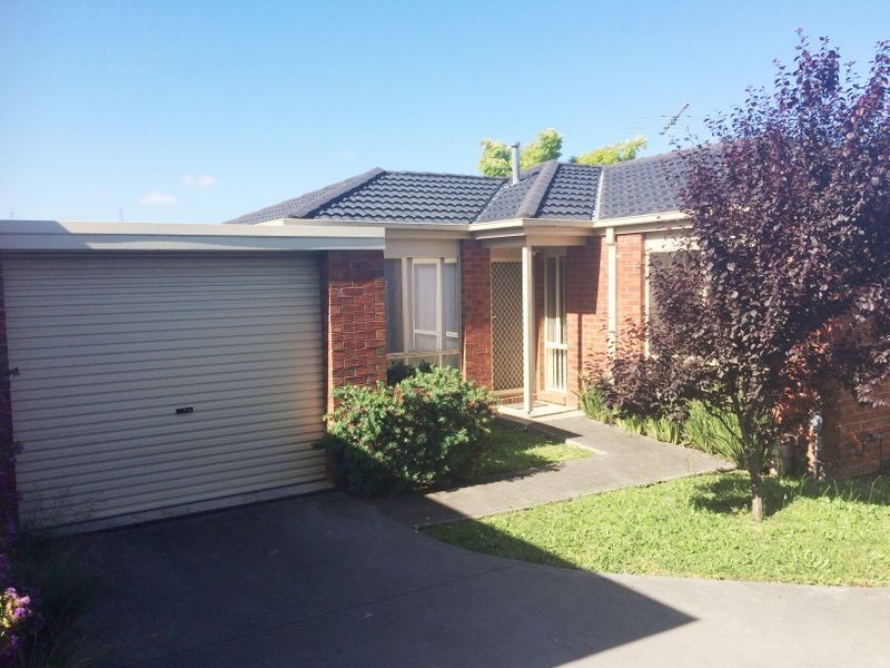 4/3 Hale Place, Pakenham VIC 3810