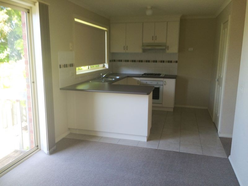 4/3 Hale Place, Pakenham VIC 3810