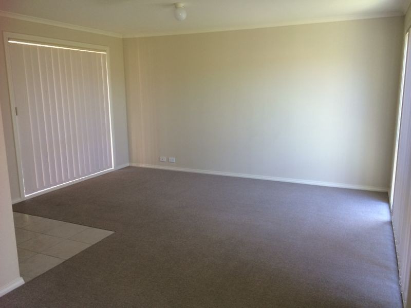 4/3 Hale Place, Pakenham VIC 3810