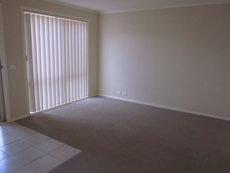 4/3 Hale Place, Pakenham VIC 3810