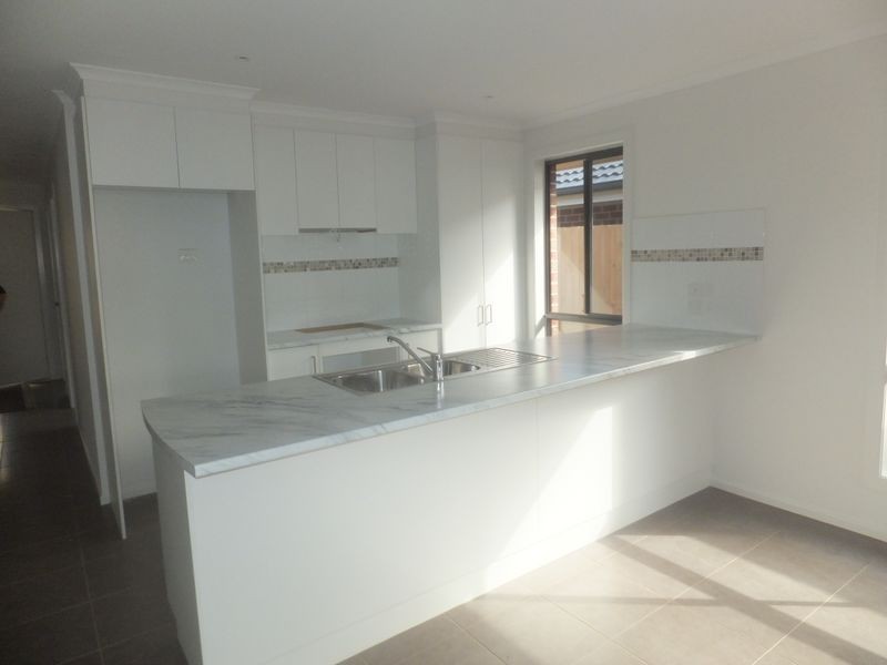 2/14 Hair Court, Beaconsfield VIC 3807