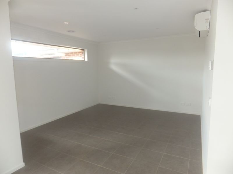 2/14 Hair Court, Beaconsfield VIC 3807