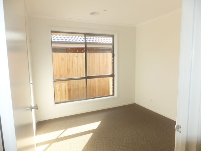2/14 Hair Court, Beaconsfield VIC 3807