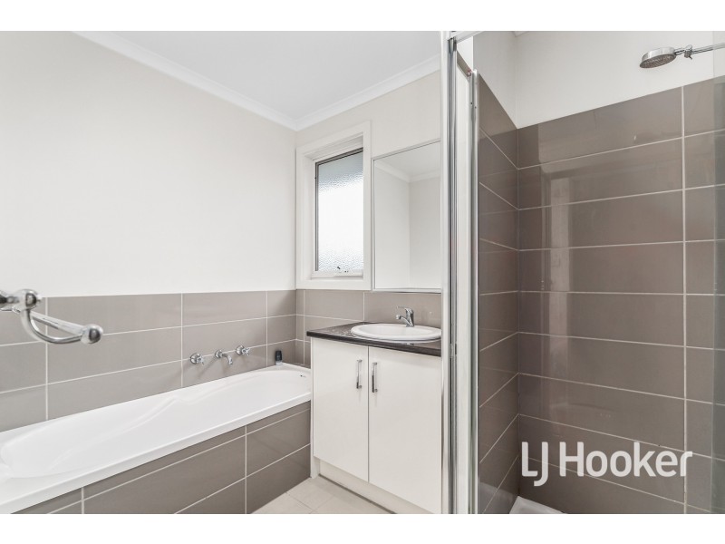 5/81 – 83 Ahern Road, Pakenham VIC 3810