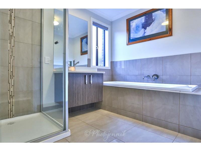 14 Longmeadow Road, Officer VIC 3809