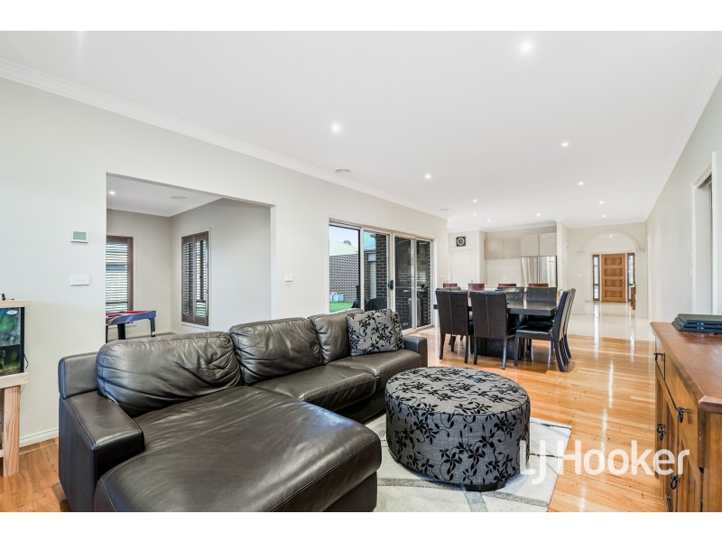 6 Winneke Way, Pakenham VIC 3810