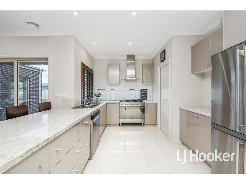 6 Winneke Way, Pakenham VIC 3810