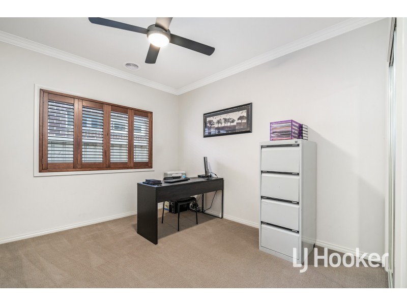 6 Winneke Way, Pakenham VIC 3810